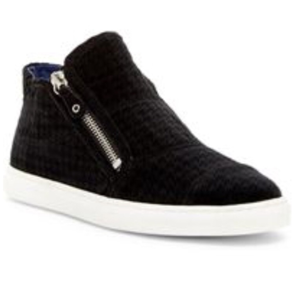 Cute Black Zipper Sneakers!!🖤